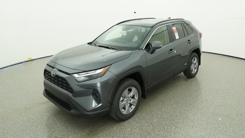 2025 Toyota RAV4 XLE's photo