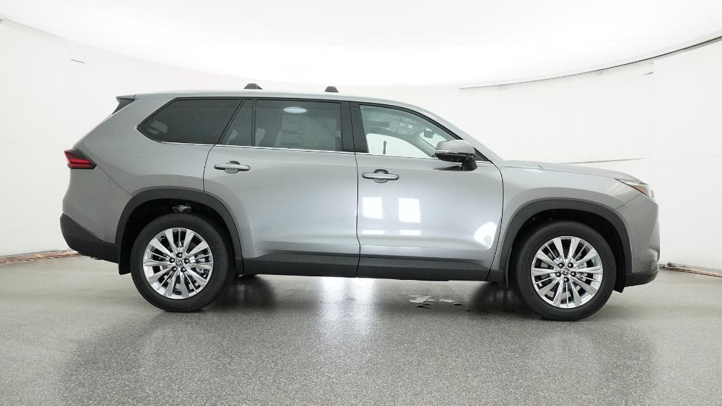 2026 Toyota Grand Highlander Platinum photo 3