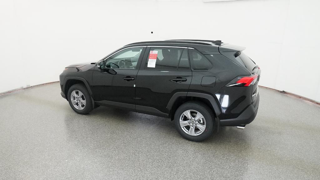 2025 Toyota RAV4 XLE photo 4
