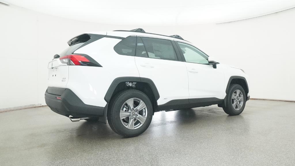 2025 Toyota RAV4 Hybrid XLE photo 3