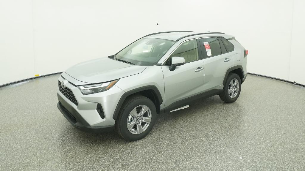 2025 Toyota RAV4 XLE's photo