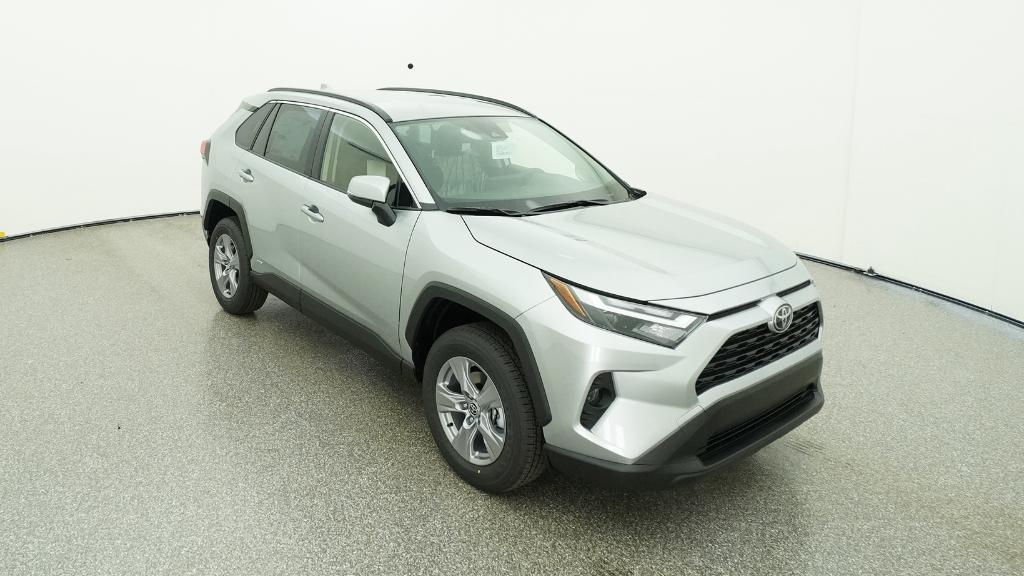 2025 Toyota RAV4 Hybrid XLE photo 3