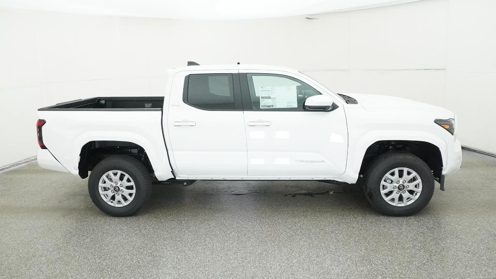 2025 Toyota Tacoma SR5 photo 4