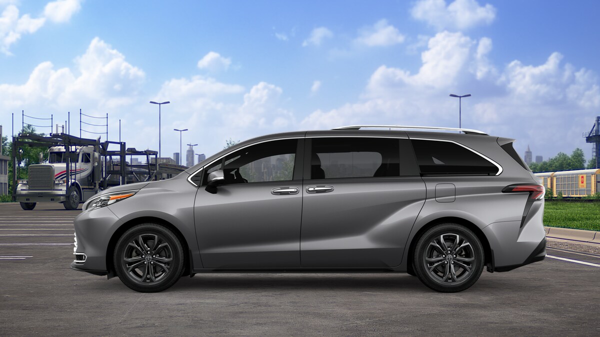 2026 Toyota Sienna Platinum photo 4