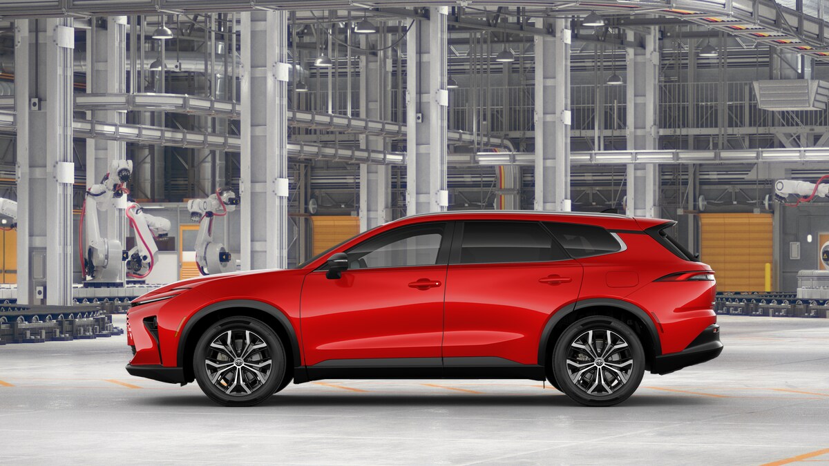 2025 Toyota Crown Signia XLE photo 4