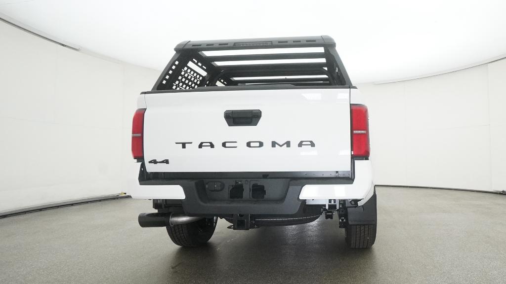 2025 Toyota Tacoma SR5 - Photo 4