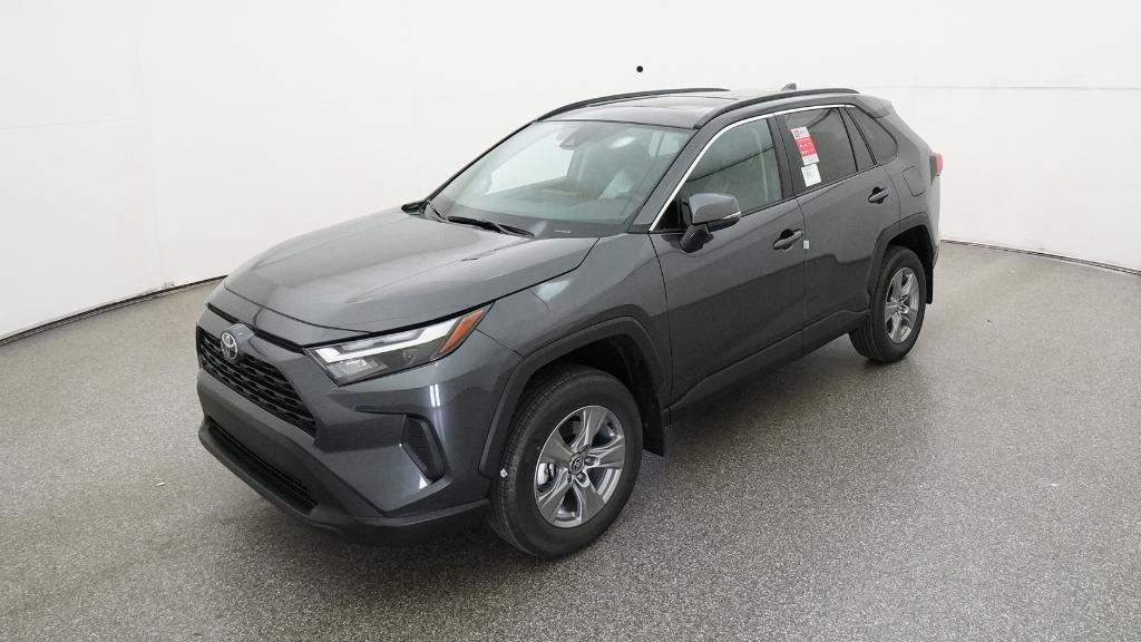 2025 Toyota RAV4 XLE's photo
