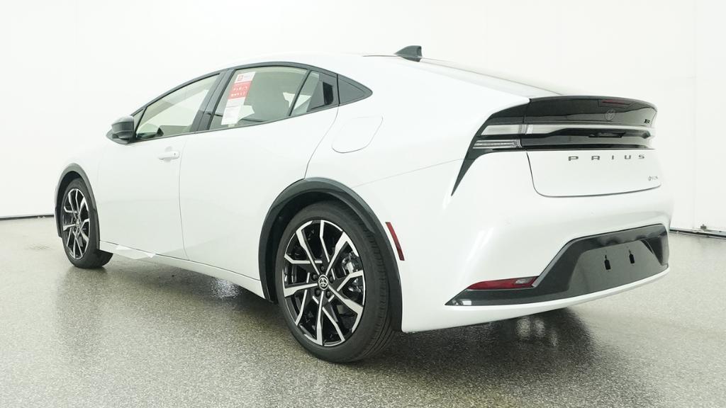 2026 Toyota Prius Plug-in Hybrid XSE - Photo 6