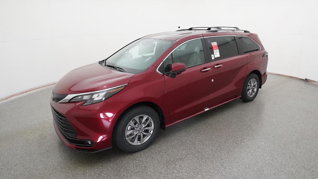 2026 Toyota Sienna XLE's photo