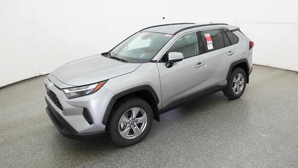 2025 Toyota RAV4 XLE's photo