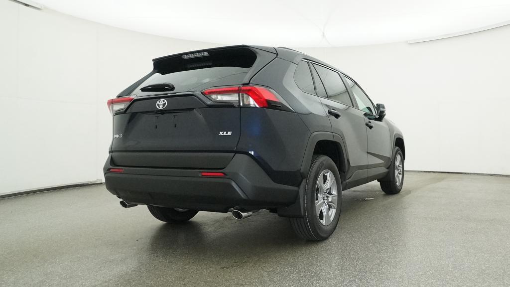2025 Toyota RAV4 XLE photo 4