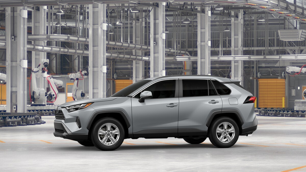 2025 Toyota RAV4 XLE photo 4