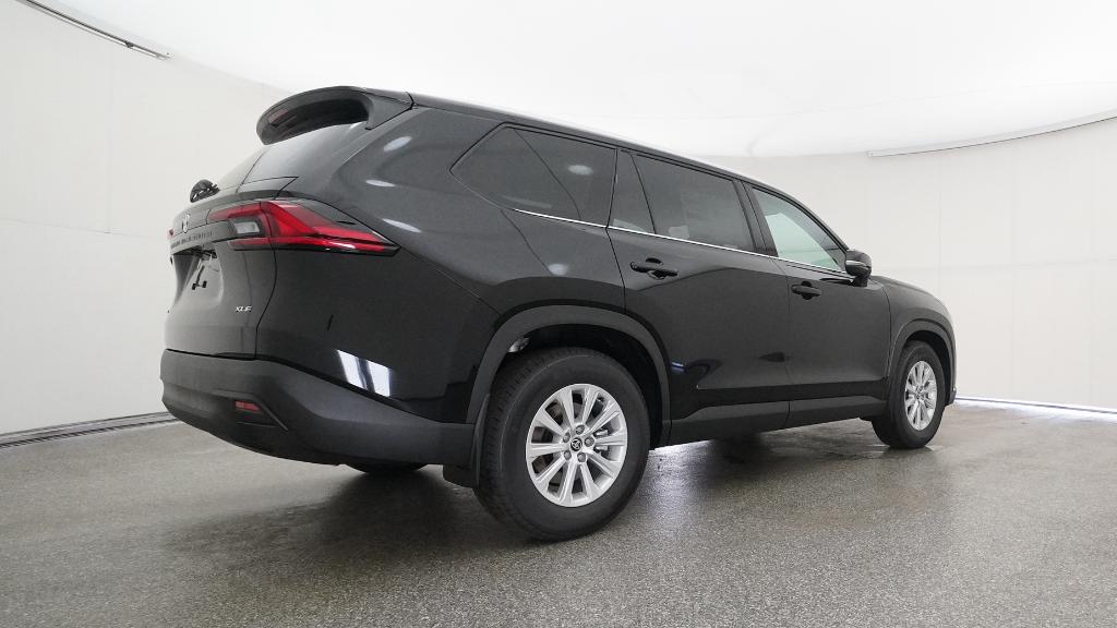 2026 Toyota Highlander XLE Hybrid photo 2