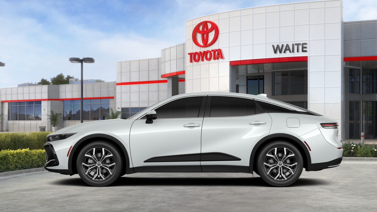 2026 Toyota Crown XLE - Photo 28