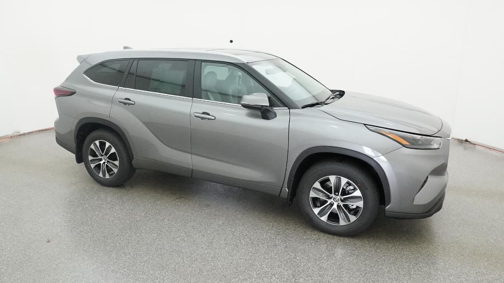 2026 Toyota Highlander XLE photo 3