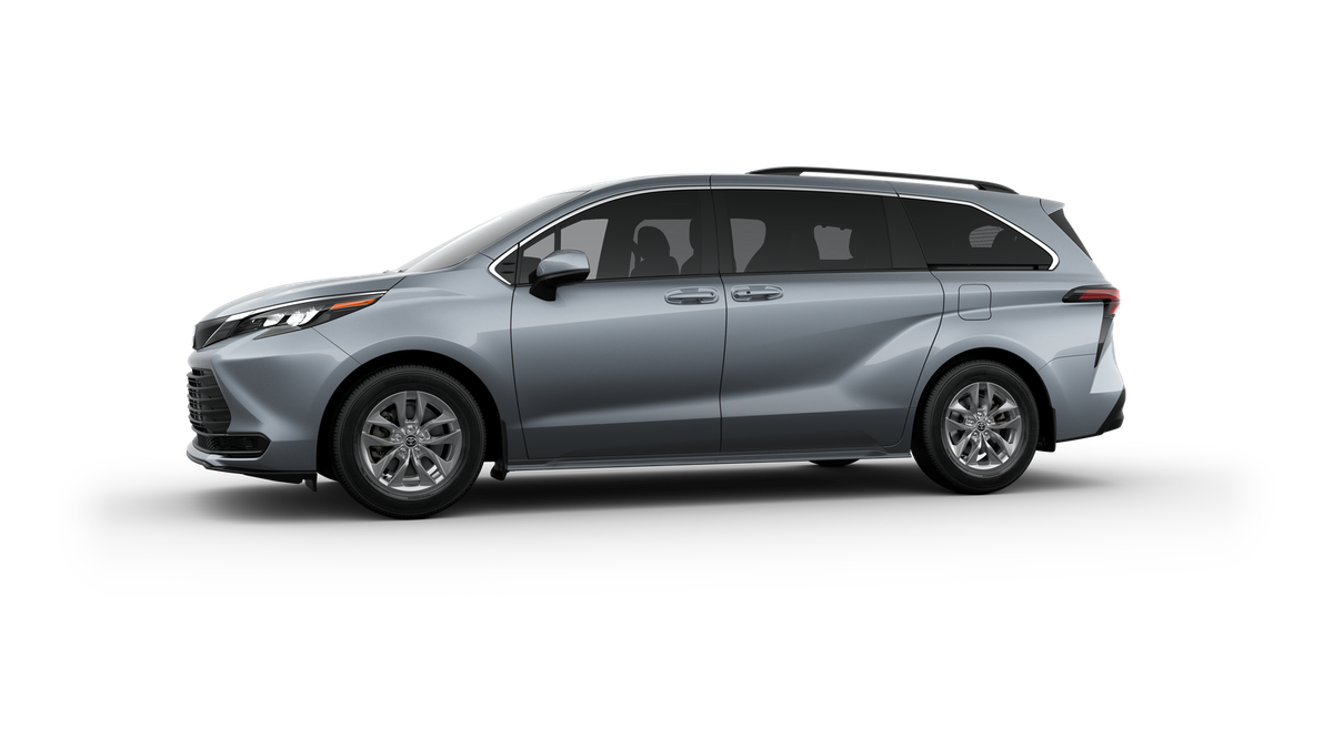 2025 Toyota Sienna LE photo 4