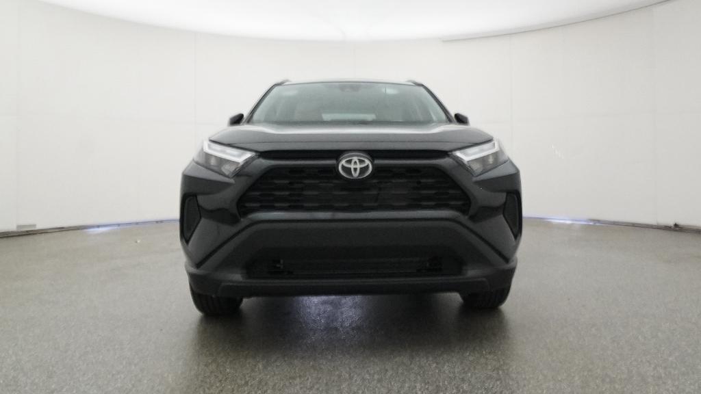 2025 Toyota RAV4 XLE photo 3
