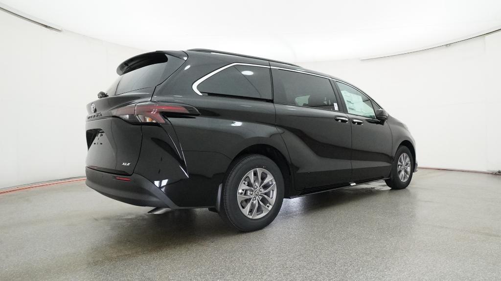 2025 Toyota Sienna XLE photo 2