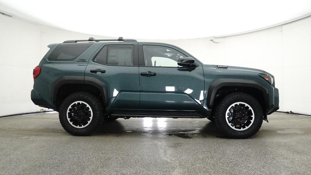 2025 Toyota 4Runner TRD Off-Road photo 2