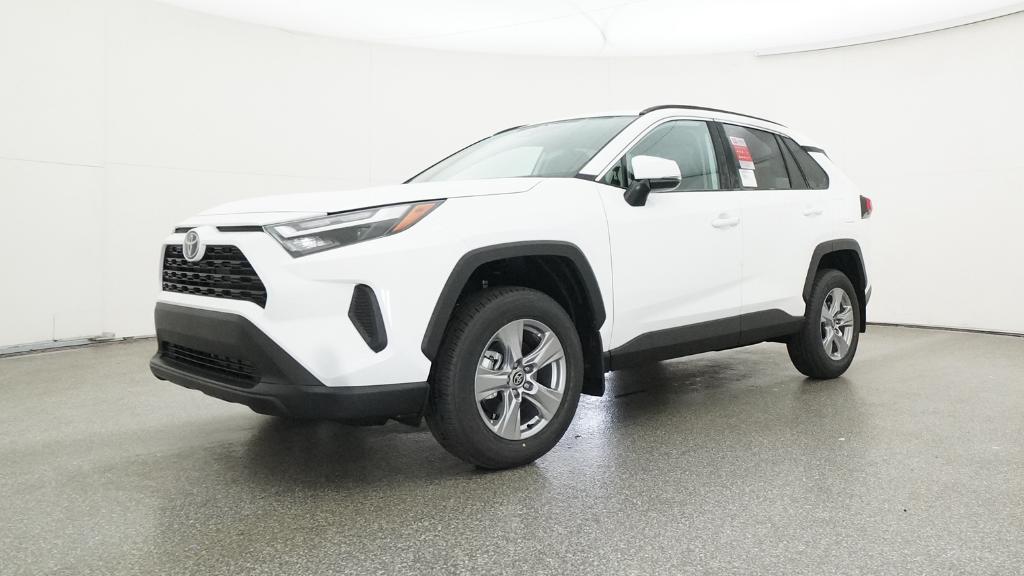 2025 Toyota RAV4 XLE photo 4