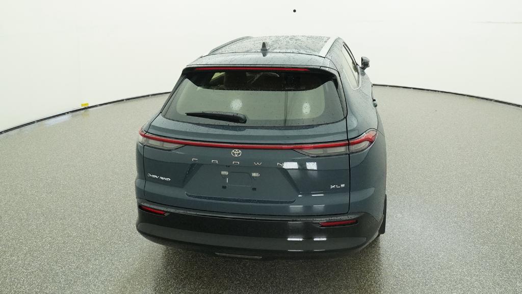 2025 Toyota Crown Signia XLE photo 4