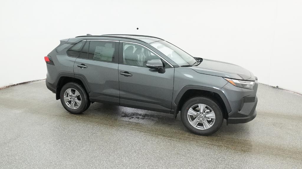 2025 Toyota RAV4 XLE photo 4