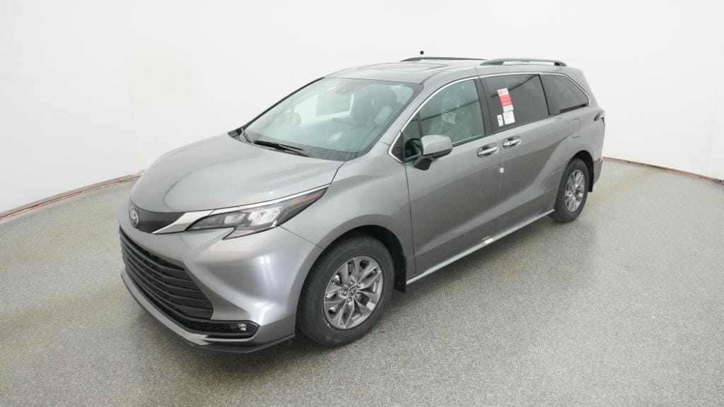 2026 Toyota Sienna XLE's photo