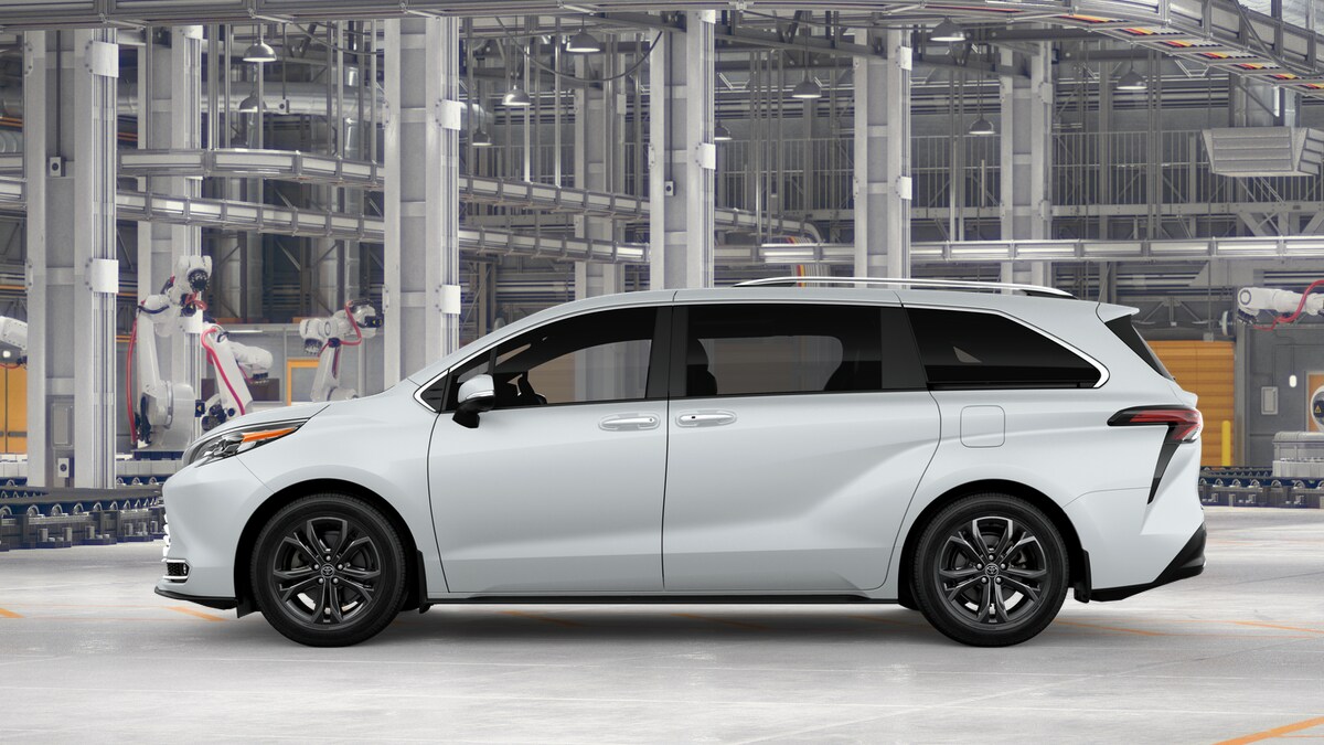 2026 Toyota Sienna Platinum photo 4