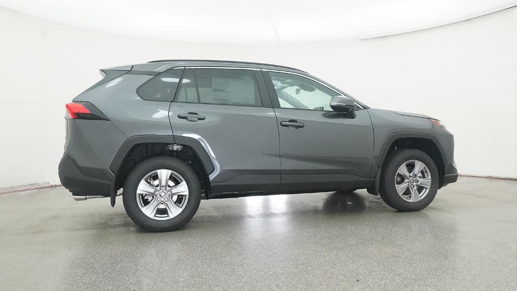 2025 Toyota RAV4 XLE photo 3