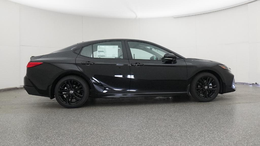 2026 Toyota Camry SE photo 4