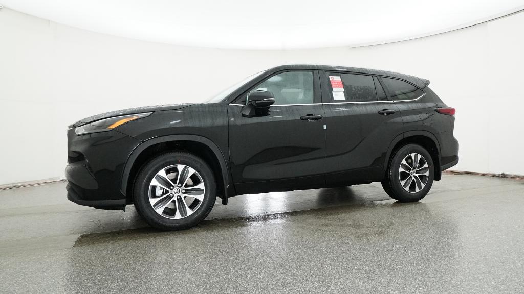 2026 Toyota Highlander XLE photo 3