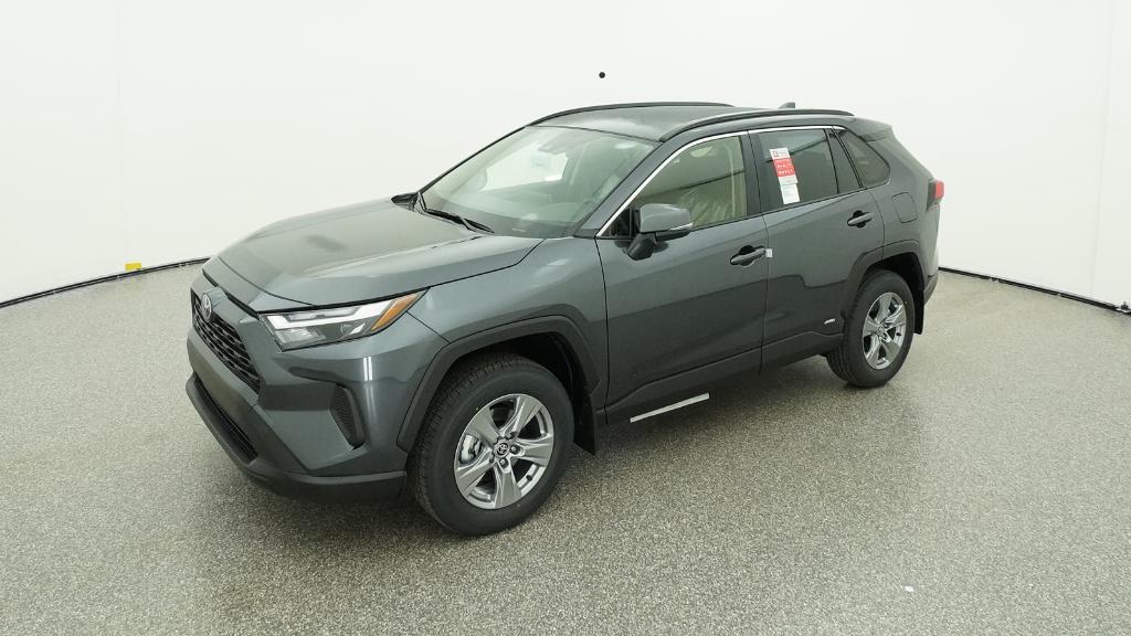 2025 Toyota RAV4 XLE's photo