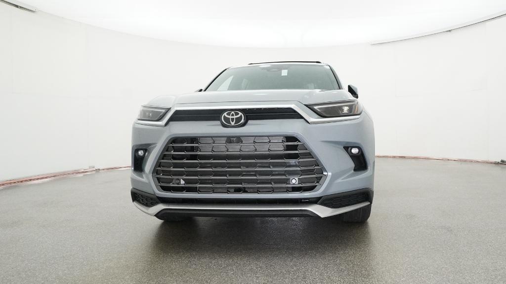 2026 Toyota Highlander Hybrid Platinum photo 2