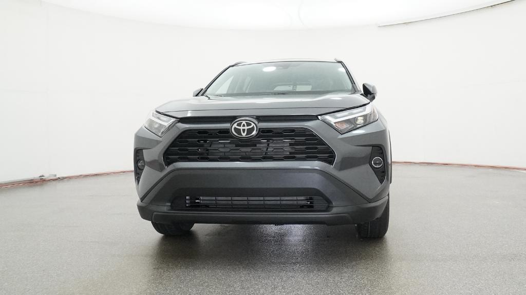 2025 Toyota RAV4 XLE photo 3