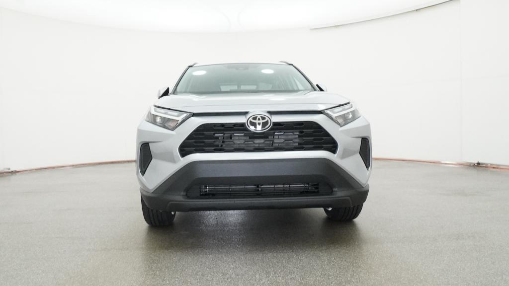 2025 Toyota RAV4 Hybrid XLE photo 4