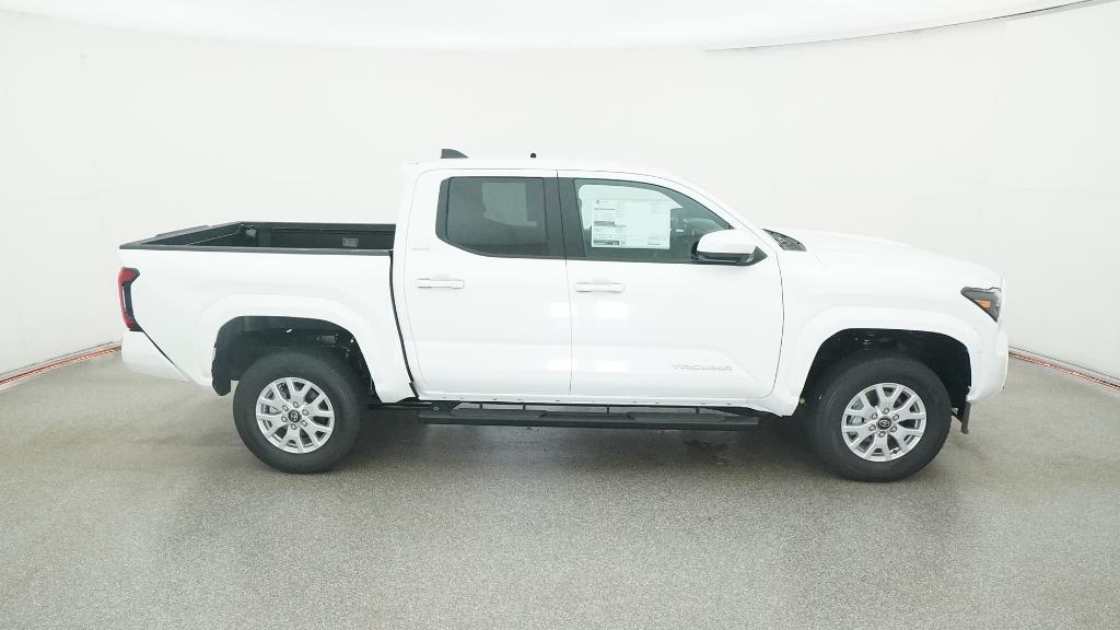 2025 Toyota Tacoma SR5 photo 9