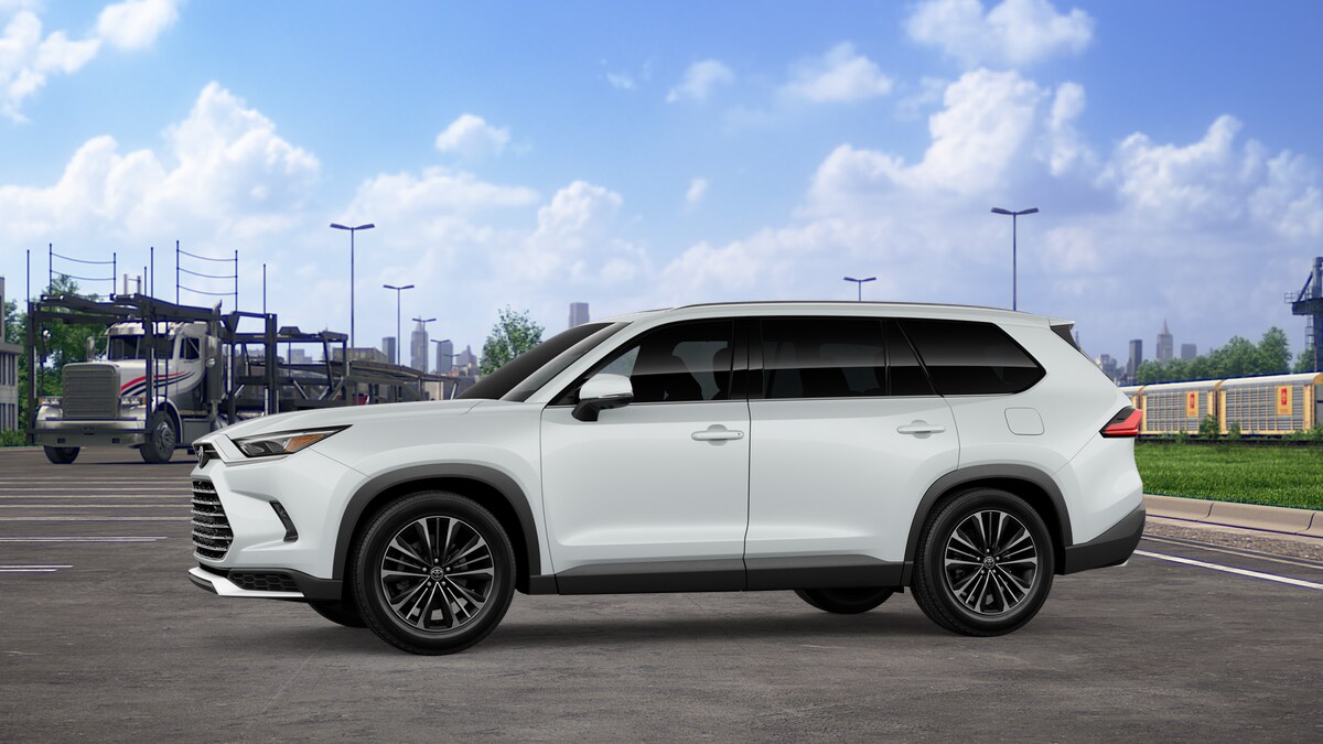2026 Toyota Highlander Platinum Hybrid photo 3