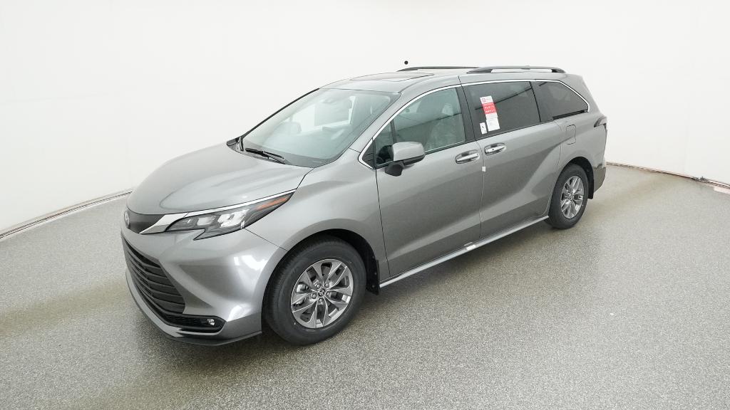 2026 Toyota Sienna XLE's photo