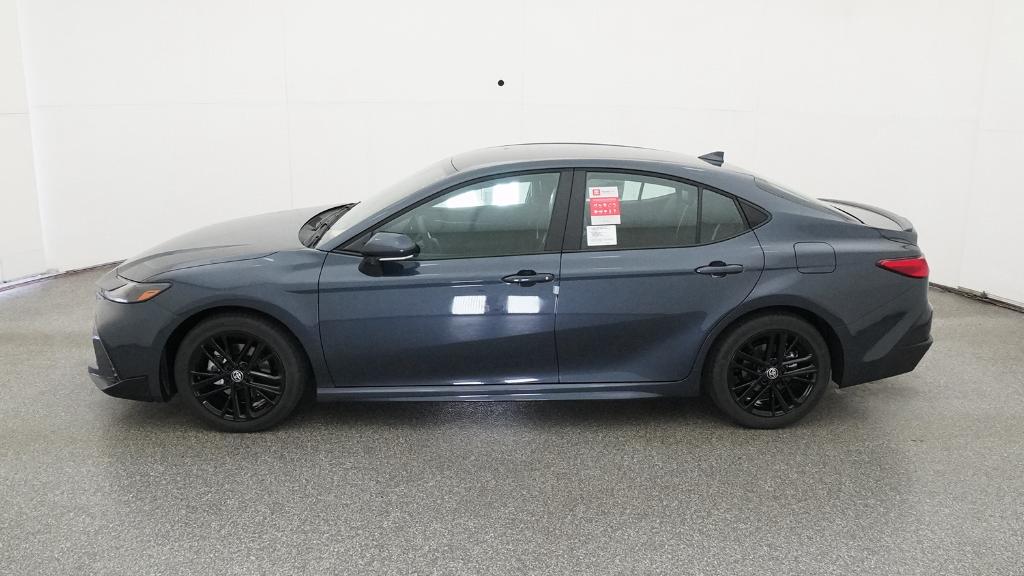 2026 Toyota Camry SE photo 3