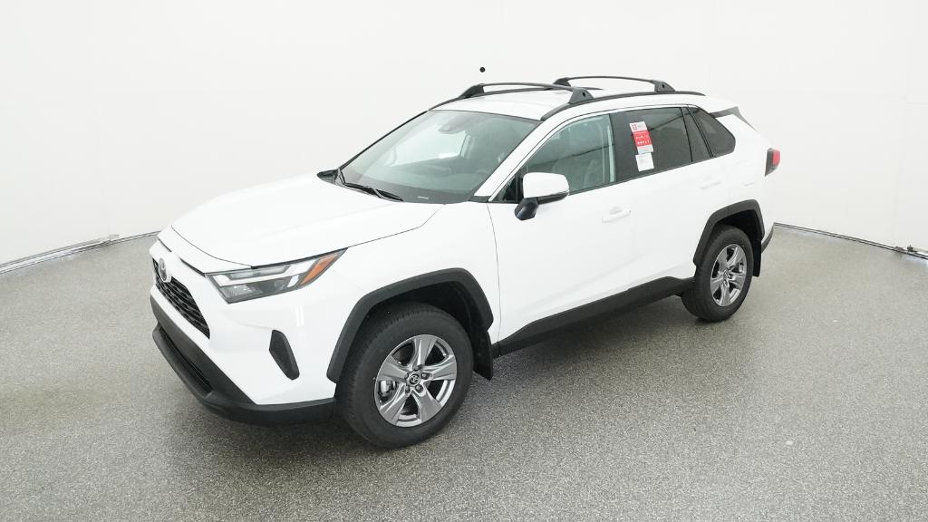 2025 Toyota RAV4 XLE photo 4