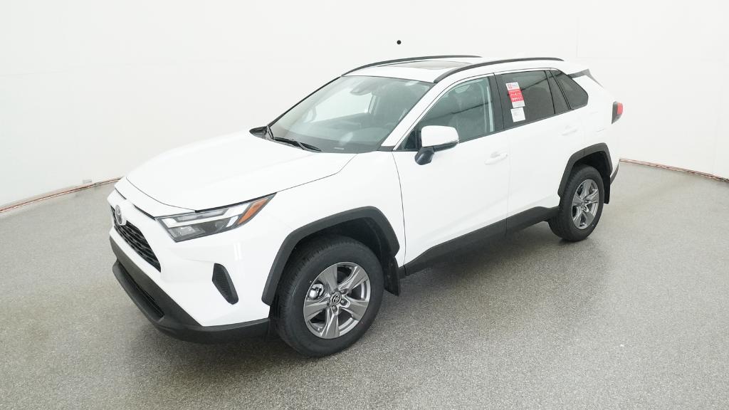 2025 Toyota RAV4 XLE's photo