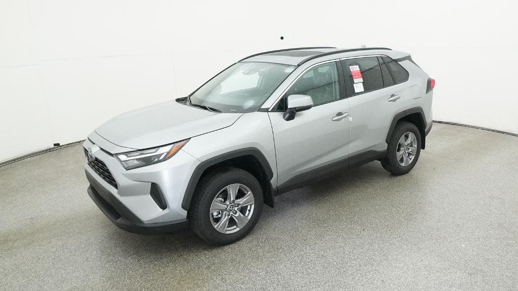 2025 Toyota RAV4 XLE's photo
