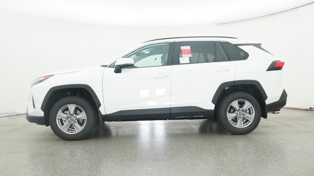 2025 Toyota RAV4 XLE photo 3