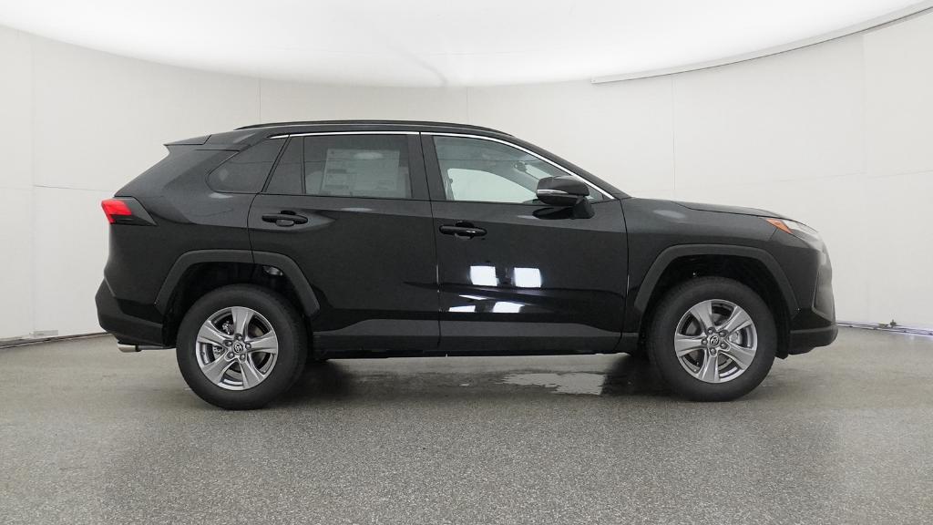 2025 Toyota RAV4 XLE photo 2