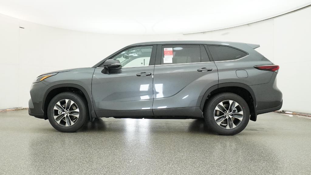 2025 Toyota Highlander XLE photo 2