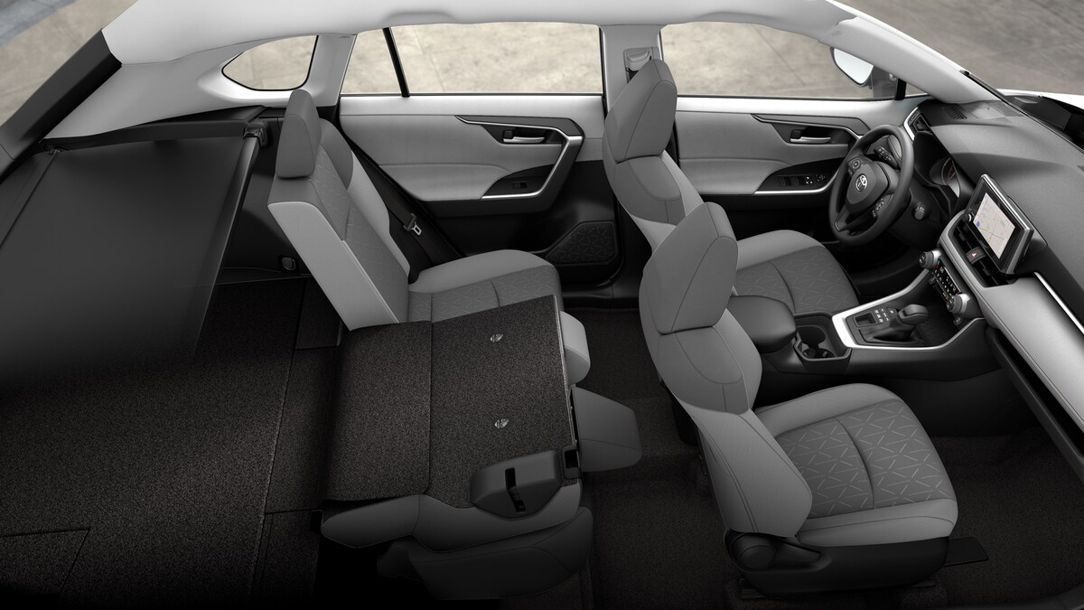 2025 Toyota RAV4 XLE photo 4