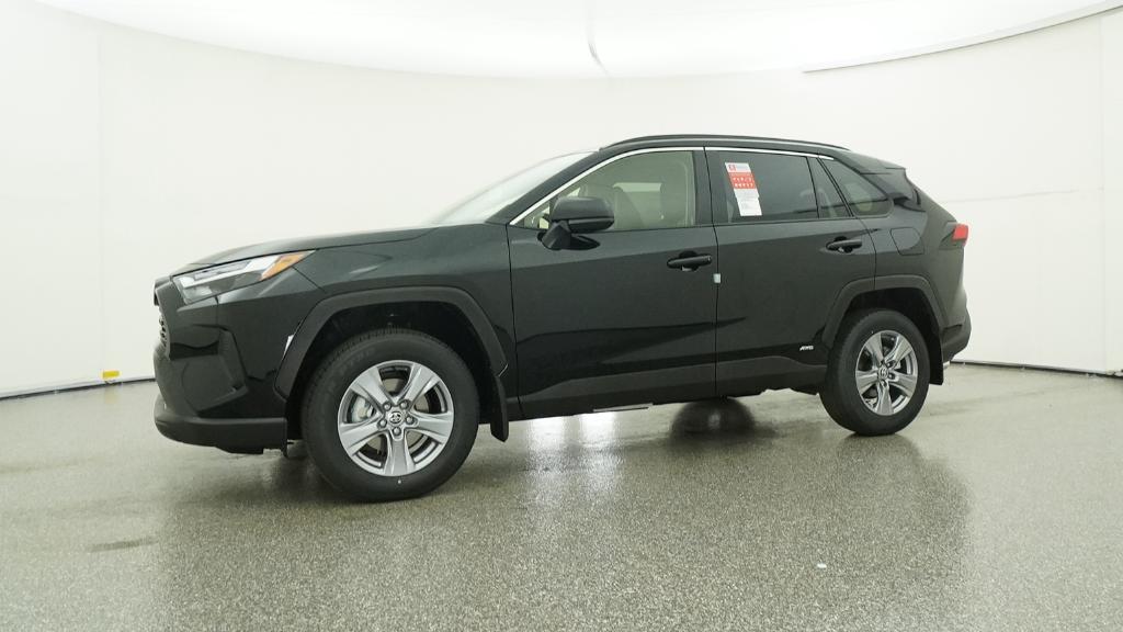 2025 Toyota RAV4 Hybrid LE photo 3