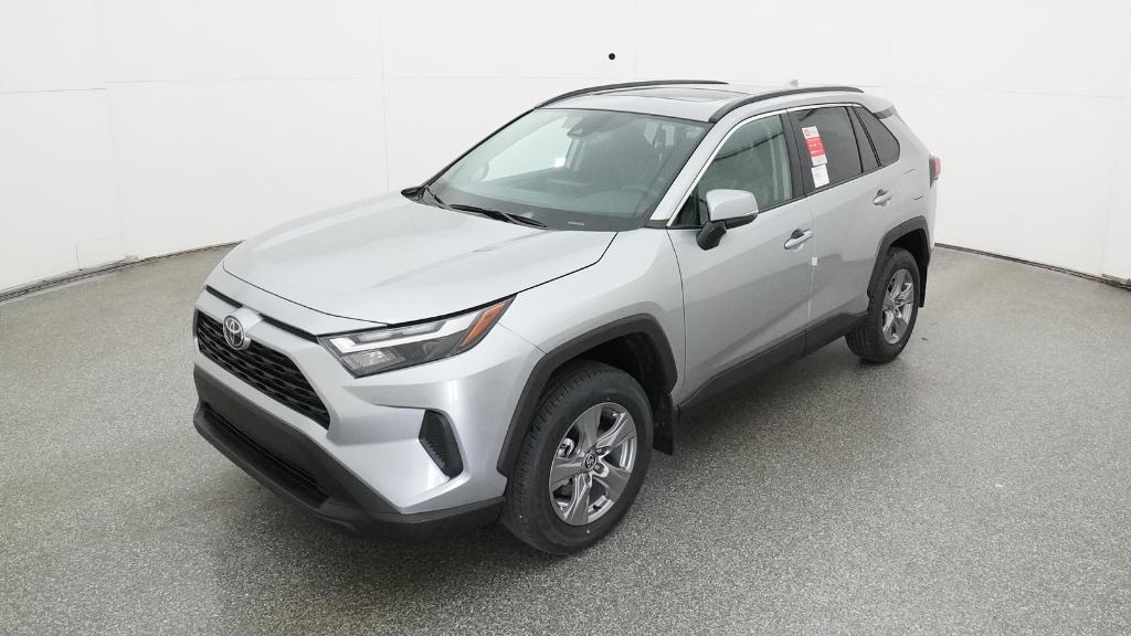2025 Toyota RAV4 XLE's photo