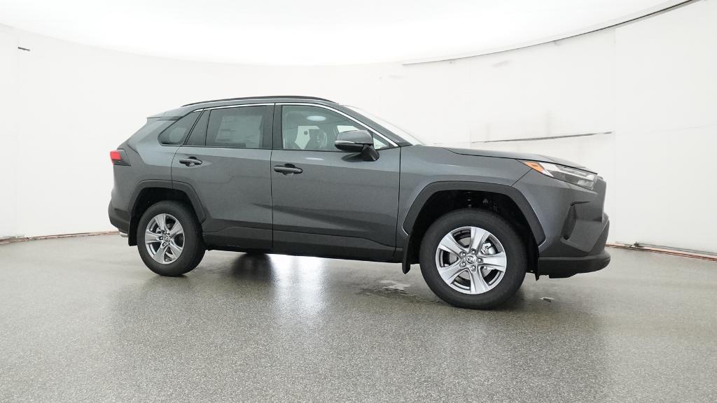 2025 Toyota RAV4 XLE photo 4