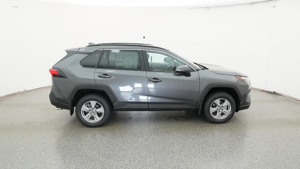 2025 Toyota RAV4 XLE photo 4